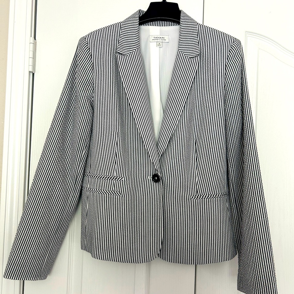 Tahari Cotton Blend Seersucker Blazer Jacket